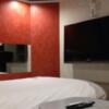 ホテル　シュガー(台東区/ラブホテル)の写真『316号室、ベッドとミラー、液晶TV』by Sparkle