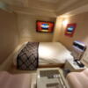 HOTEL ZERO MARUYAMA(渋谷区/ラブホテル)の写真『302号室の室内全景 シンプルな配置です。』by angler