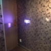 HOTEL ZERO MARUYAMA(渋谷区/ラブホテル)の写真『302号室のドア 鍵は開いている。渡されるのは部屋番号のプレートのみ。』by angler
