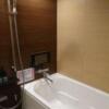 The calm hotel tokyo GOTANDA(品川区/ラブホテル)の写真『304号室（浴室入口横から奥方向）』by 格付屋