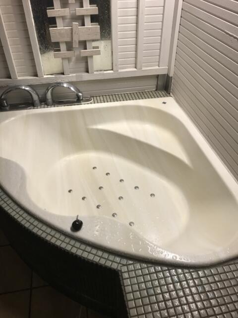 HOTEL SOFIA(ソフィア)(沼津市/ラブホテル)の写真『309号室　浴槽(露天風呂)』by ま〜も〜る〜