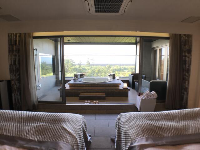 HOTEL Dior7(ディオールセブン)(浜松市/ラブホテル)の写真『401号室　ベットルームから露天風呂』by ま〜も〜る〜
