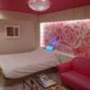 HOTEL ZERO(横浜市港北区/ラブホテル)の写真『701号室（入口横から部屋奥方向）』by 格付屋