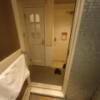 HOTEL ZERO MARUYAMA(渋谷区/ラブホテル)の写真『402号室 浴室側からの室内　正面にドアがあります。』by angler