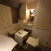 HOTEL ZERO MARUYAMA(渋谷区/ラブホテル)の写真『402号室のテーブルセット』by angler