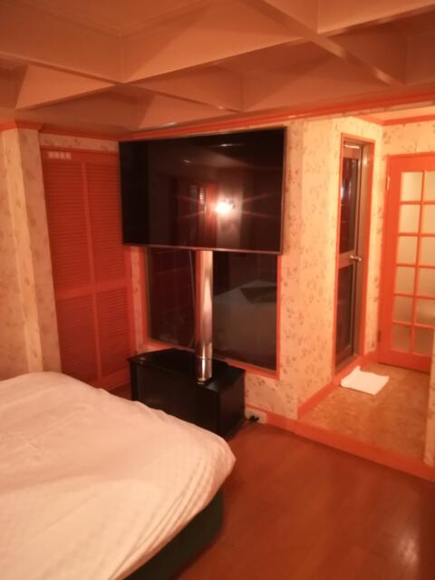 セアン横浜(横浜市中区/ラブホテル)の写真『401号室、お風呂とTV』by しばたなか