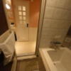 HOTEL ZERO MARUYAMA(渋谷区/ラブホテル)の写真『501号室の浴室からの室内』by angler
