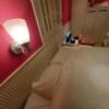 HOTEL ZERO MARUYAMA(渋谷区/ラブホテル)の写真『501号室のベッド枕元』by angler