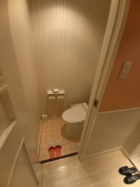 HOTEL ZERO MARUYAMA(渋谷区/ラブホテル)の写真『501号室のトイレ　ウォシュレット。』by angler