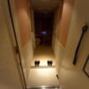 HOTEL ZERO MARUYAMA(渋谷区/ラブホテル)の写真『501号室のくつぬぎ。室内照明点灯前』by angler