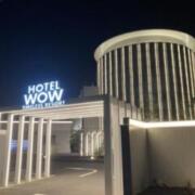 HOTEL WOW(全国/ラブホテル)の写真『夜の外観』by まさおJリーグカレーよ