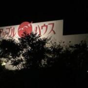 シーサイドホテルアップルハウス(江津市/ラブホテル)の写真『夜の外観』by まさおJリーグカレーよ