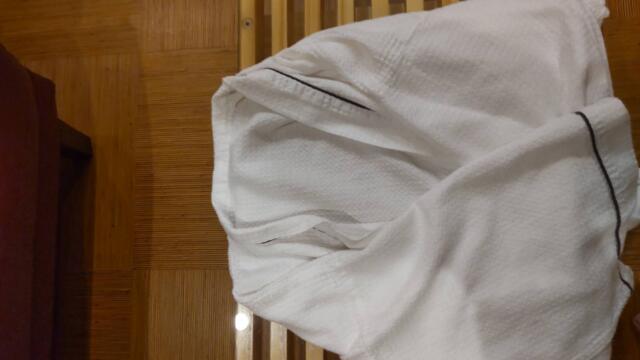 ホテル 彩(大田区/ラブホテル)の写真『ペラペラのバスローブ』by かつ吉