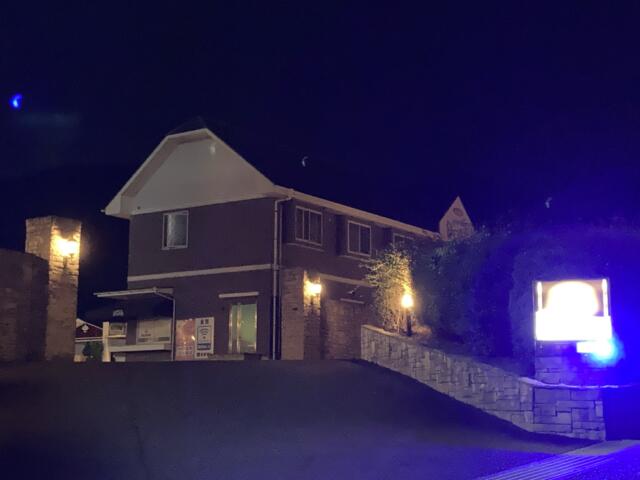 ホテル マリンデイトス(山陽小野田市/ラブホテル)の写真『夜の外観』by まさおJリーグカレーよ