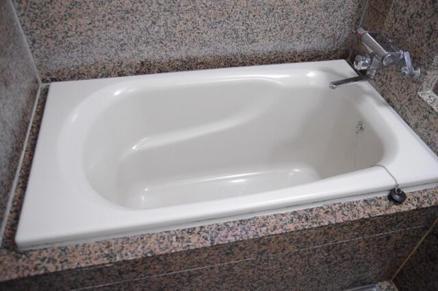 ホテル シック(台東区/ラブホテル)の写真『505号室　浴槽』by マーケンワン