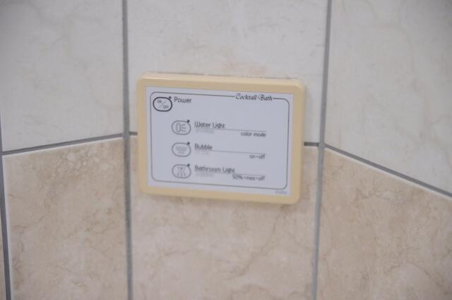 ホテル リンデン王子店(北区/ラブホテル)の写真『211号室　浴槽機能操作パネル』by マーケンワン