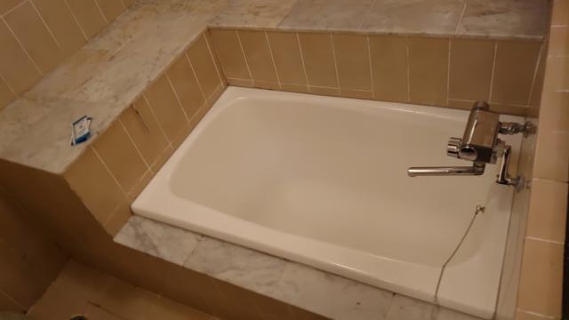 アランド吉祥寺(武蔵野市/ラブホテル)の写真『吉祥寺のホテルアランド110室の浴槽です。大きさはノーマルなサイズでした。』by マックさん
