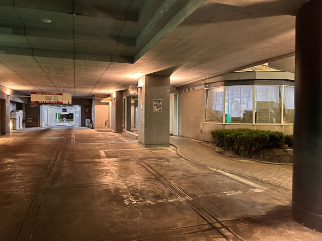 西欧館（セイオウカン）(盛岡市/ラブホテル)の写真『駐車場と入り口』by INA69