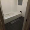 HOTEL STAY YOKOHAMA(横浜市中区/ラブホテル)の写真『301号室 浴室を部屋の外から撮影。このバランスの悪さよ･･（笑）』by きょうけん