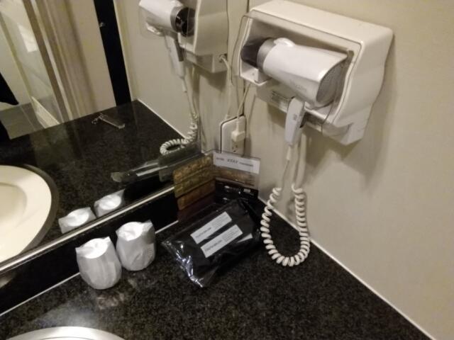 HOTEL STAY YOKOHAMA(横浜市中区/ラブホテル)の写真『301号室 洗面所、アメニティ一式。』by きょうけん