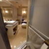 HOTEL ZERO MARUYAMA(渋谷区/ラブホテル)の写真『502号室の浴室から見た室内』by angler