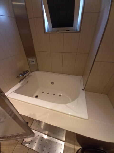 HOTEL ZERO MARUYAMA(渋谷区/ラブホテル)の写真『502号室の浴槽 ブロアバス 照明連動(*^^*)』by angler