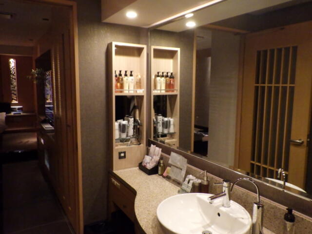 ホテル PASHA(パシャ)(新宿区/ラブホテル)の写真『408号室 洗面』by ホテルレポったー