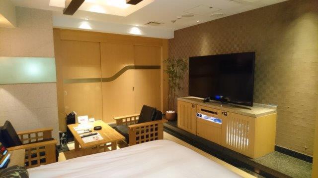 ホテル PASHA(パシャ)(新宿区/ラブホテル)の写真『503号室（入口横から部屋奥方向）』by 格付屋
