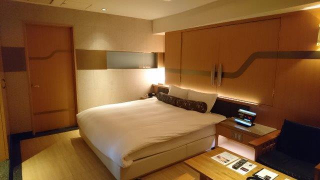 ホテル PASHA(パシャ)(新宿区/ラブホテル)の写真『503号室（部屋奥から入口横方向）』by 格付屋