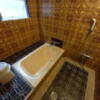 ペリカン(渋谷区/ラブホテル)の写真『205号室 浴槽 塗装の剥げ落ちがチラホラ。(*_*)』by angler