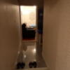 ペリカン(渋谷区/ラブホテル)の写真『205号室 ドアを開けたところ。点灯前』by angler
