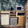 フォーラム(新宿区/ラブホテル)の写真『305号室の電子レンジ及び冷蔵庫、食器棚など』by miffy.GTI