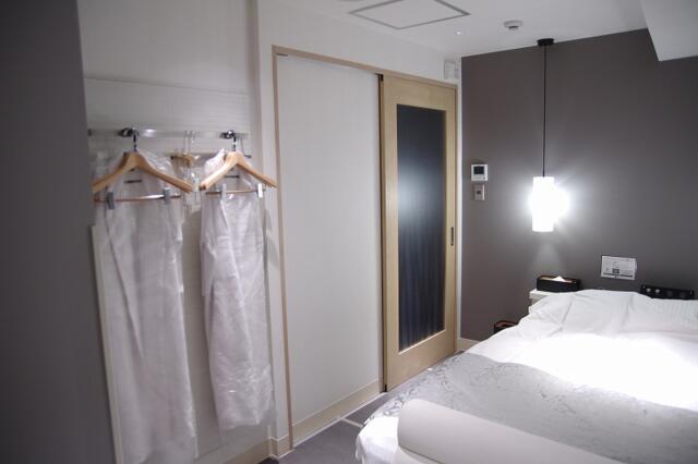 HOTEL KARUTA 赤坂(港区/ラブホテル)の写真『405号室　壁側から入口方向』by マーケンワン