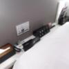 HOTEL KARUTA 赤坂(港区/ラブホテル)の写真『405号室　枕元の設備』by マーケンワン