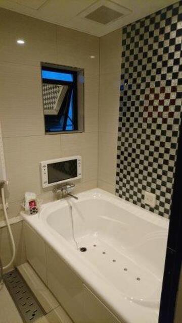 HEART HOTEL(渋谷区/ラブホテル)の写真『301号室（浴室入口から）』by 格付屋