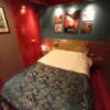 OLD SWING MUSIC STYLE HOTEL(渋谷区/ラブホテル)の写真『402号室　ベッド　インテリアはjazz一色』by angler