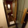 OLD SWING MUSIC STYLE HOTEL(渋谷区/ラブホテル)の写真『402号室　浴室から洗面方向』by angler