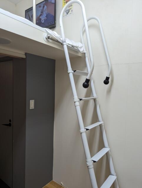 錦糸町 プチテル(墨田区/ラブホテル)の写真『502号室、この階段を使ってロフト上のベッドへ』by ふ～