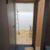錦糸町 プチテル(墨田区/ラブホテル)の写真『502号室、廊下から見た教室（お部屋）』by ふ～