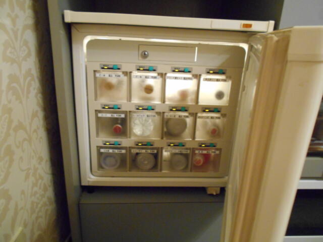 ホテルシティ(立川市/ラブホテル)の写真『403号室、冷蔵庫は販売用のみで、持込用スペースが無いタイプした。』by もんが～