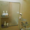 ホテルシティ(立川市/ラブホテル)の写真『403号室、バスルームの鏡とシャンプーなど』by もんが～
