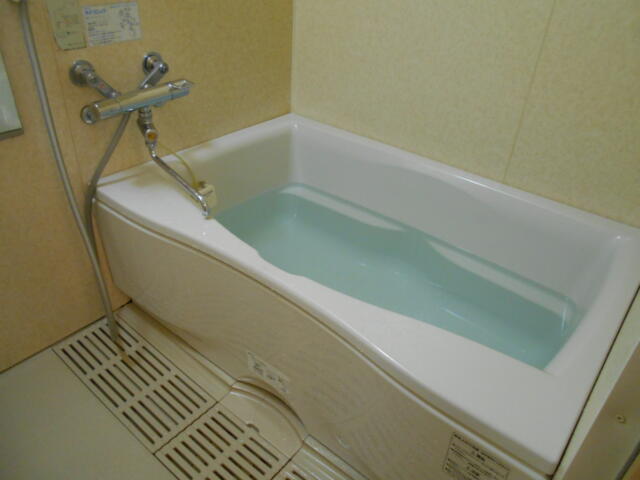 ホテルシティ(立川市/ラブホテル)の写真『403号室、浴槽』by もんが～