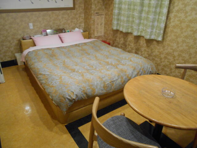 ホテル アーカス(立川市/ラブホテル)の写真『405号室、ベッド』by もんが～