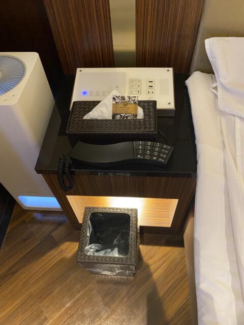 ホテルモアナ(新宿区/ラブホテル)の写真『601号室(ベッドスイッチ類、電話、ゴムなど)』by こねほ