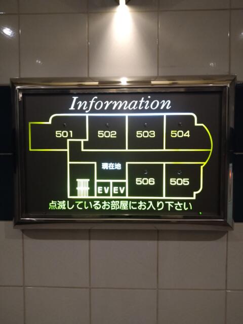 ホテル 貮番館(墨田区/ラブホテル)の写真『５階エレベーター降りてすぐのフロアーマップ』by なめろう