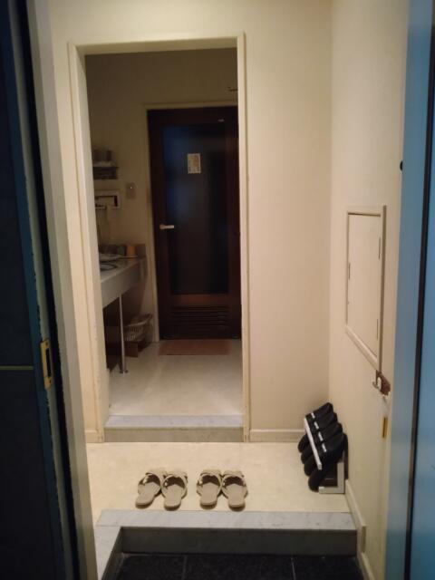 ホテル 貮番館(墨田区/ラブホテル)の写真『505号室 玄関のドア開けてすぐの景色』by なめろう