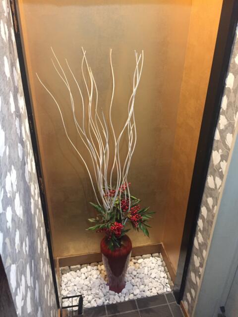 HOTEL Bless（ブレス)(新宿区/ラブホテル)の写真『403号室　入口にあるオブジェ②』by hireidenton
