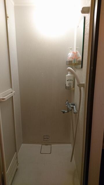 レンタルルーム ROOMS(新宿区/ラブホテル)の写真『２号室 － シャワールーム。水温・水圧良好。』by _Yama