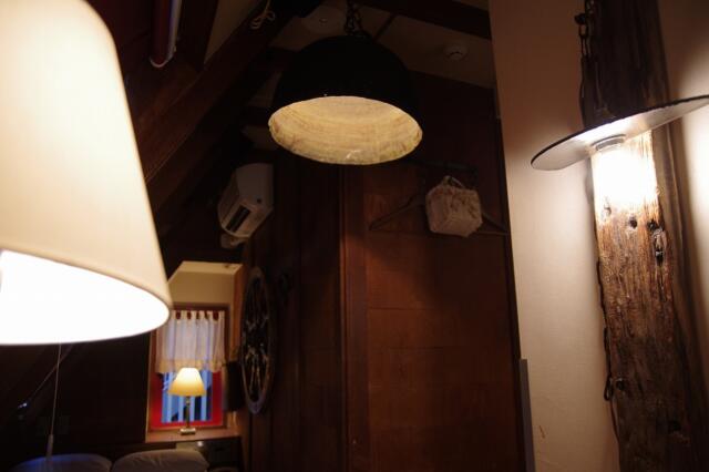 HOTEL Young Inn.(ヤング イン)(新宿区/ラブホテル)の写真『423号室　雰囲気のある照明類』by マーケンワン
