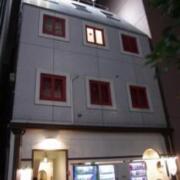 HOTEL Young Inn.(ヤング イン)(新宿区/ラブホテル)の写真『夜の外観』by マーケンワン